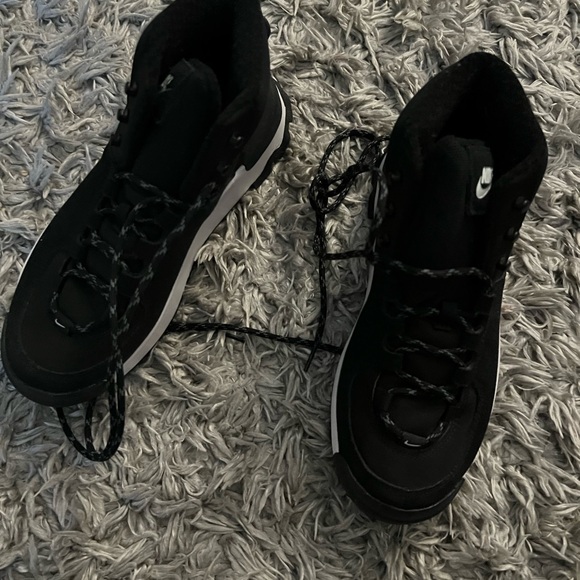 Nike City Classic boot womens new without box black/white size: 7.5 - Picture 6 of 8